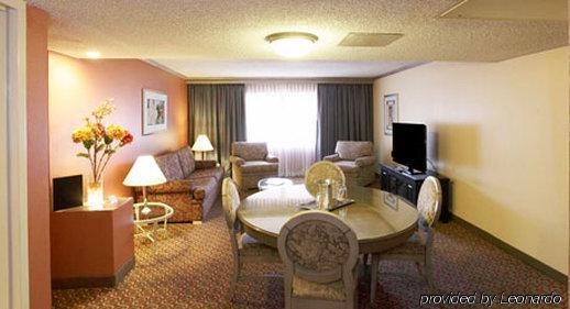 Wyndham Airport And Water Park Hotel